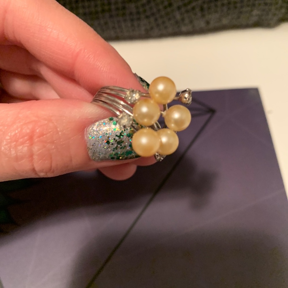 Beautiful Vintage Cluster Ring Size 6.5-7